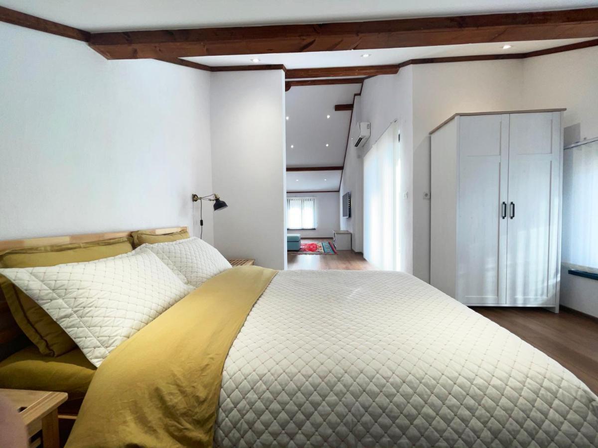 Stylish Loft Studio With Great View To Ardino Bagian luar foto